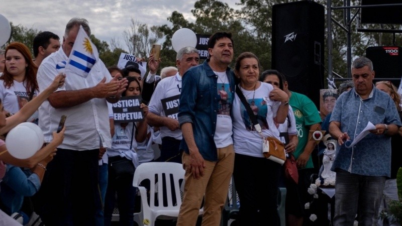 Los papás de Fernando volvieron a recibir apoyo y cariño de la gente.