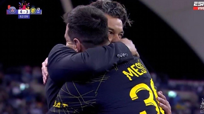 La imagen del abrazo entre Gallardo y Messi en Arabia Saudita.