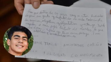 "Darles regalos a mis padres, tratando de darles lo que me dieron", redactó Fernando.