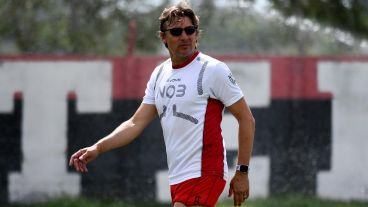 El Gringo Heinze prepara el equipo para el debut de este domingo ante Platense en Vicente López.