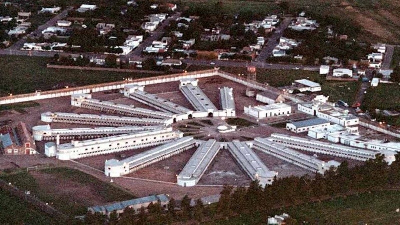 La cárcel fue inaugurada en marzo de 1882 en Olavarría, provincia de Buenos Aires.