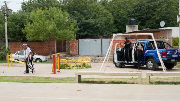 Después de la requisa, los dos adolescentes entraron al comedor. "Es portación de cara", dijeron desde la escuela.