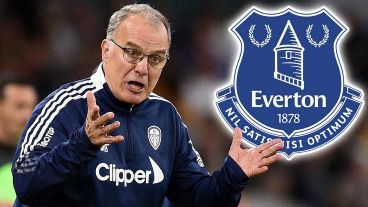 Bielsa sigue siendo un emblema en Leeds, club al que llegó en julio de 2018 y al que dirigió en 170 encuentros.