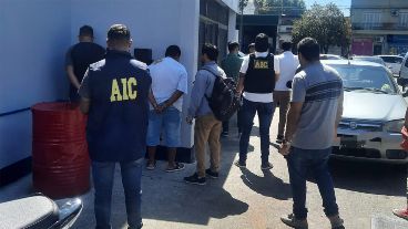 La policía realizó un operativo exitoso de entrega de dinero supervisada.