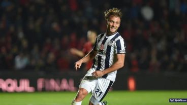 Martino jugó el fin de semana ante Independiente: hizo un gol en contra y vio la roja.