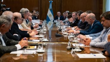 Massa reunido con productores.