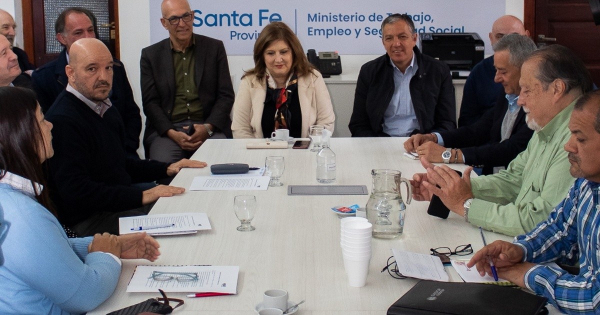 El gobierno provincial convocó a paritarias a los gremios estatales ...