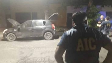 El Renault Sandero fue ubicado en Latzina al 2900, cerca de la cancha de Newell's.