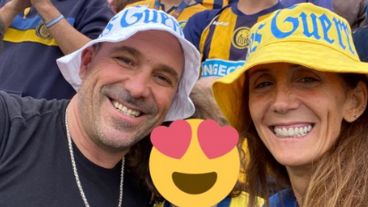 Carolina Cristinziano junto a Gonzalo Belloso y su hijo menor, durante un clásico.