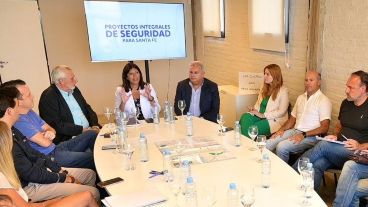 García junto a su equipo de trabajo.