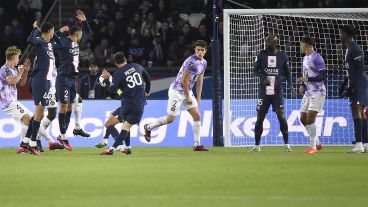 Messi sacó un zurdazo en una baldosa y clavó el segundo para el PSG para ganar el partido.