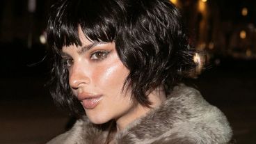 Para este año, las y los expertos recomiendan peinar este corte con un acabado húmedo