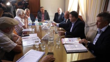 En primer turno, Pusineri recibió a los representantes sindicales de la administración central.