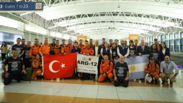 "Algunos viajaron con perros que son los canes de búsqueda que están entrenados para eso".