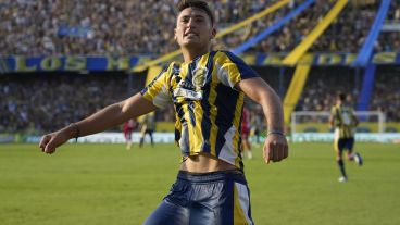 Véliz fue titular por primera vez en esta temporada y convirtió el segundo gol canalla, de cabeza.