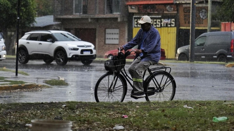 Tormentas, lluvia y alivio para Rosario en el comienzo de la semana.
