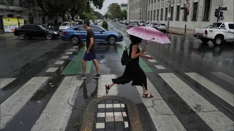 Tormentas, lluvia y alivio para Rosario en el comienzo de la semana.