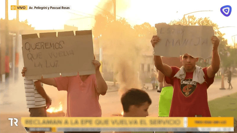 Vecinos de Avenida Pellegrini y Pascual Rosas se manifestaron luego de varios días de reclamos.