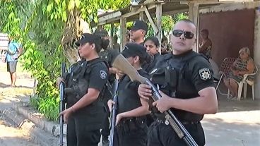 El airado reclamo de justicia obligó la intervención policial.