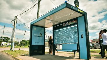 Durante la primera fase se instalarán 40 paradas seguras en Rosario.