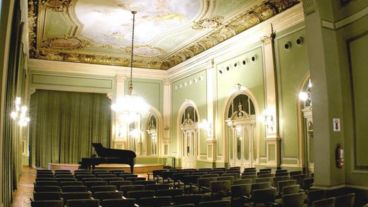 El Foyer del teatro El Círculo está ubicado en el segundo nivel del edificio y tiene una capacidad para 200 personas.