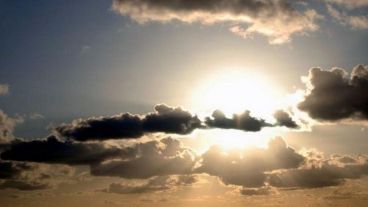 El viernes arrancó ligeramente nublado, con un viento del sur y con 8 grados.