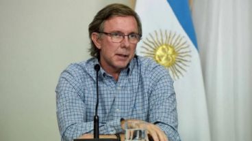 Remarcó que actualmente trabajan en "encontrar medidas de paliativo" para algunas economías regionales, como la pera, la manzana, y el vino.