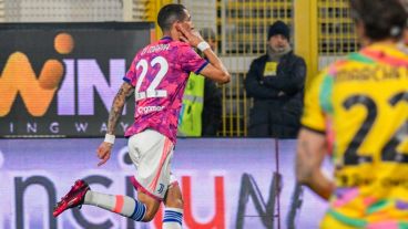 Fideo sacó un remate cruzado y lo gritó así.