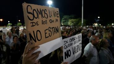 La marcha se realizó este miércoles en el Monumento a la Bandera.