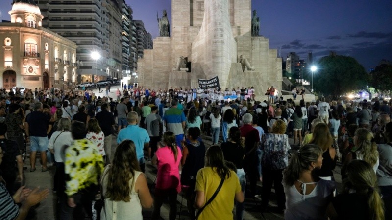 La marcha se realizó este miércoles en el Monumento a la Bandera.