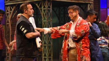 Mario junto a Fede Bal en la obra más exitosa del verano en Carlos Paz