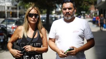 Fernanda y Gustavo, abuelos de las gemelas que se arrojaron de un balcón en Sallent, España.