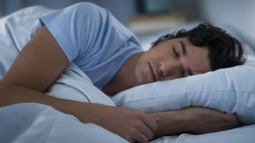 Tener buenos hábitos de sueño puede beneficiar la salud en el largo plazo.