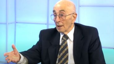 El periodista Carlos Fechenbach comenzó a trabajar en la década del '60 en el Grupo Televisión Litoral, a donde permaneció hasta principios del 2000.