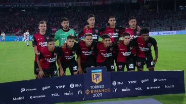 Los once titulares rojinegros que salieron a la cancha en Córdoba.