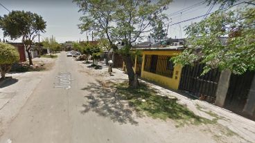La cuadra de Júpiter al 6300, donde está la vivienda en la que murieron las dos mujeres por una descarga eléctrica.