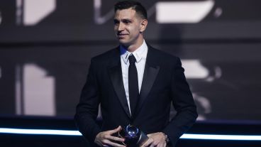 Dibu Martínez se quedó con el premio de mejor arquero.