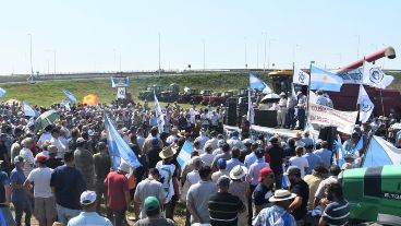La movilización partió desde el cruce de la Ruta 90 y la autopista Rosario-Buenos Aires.