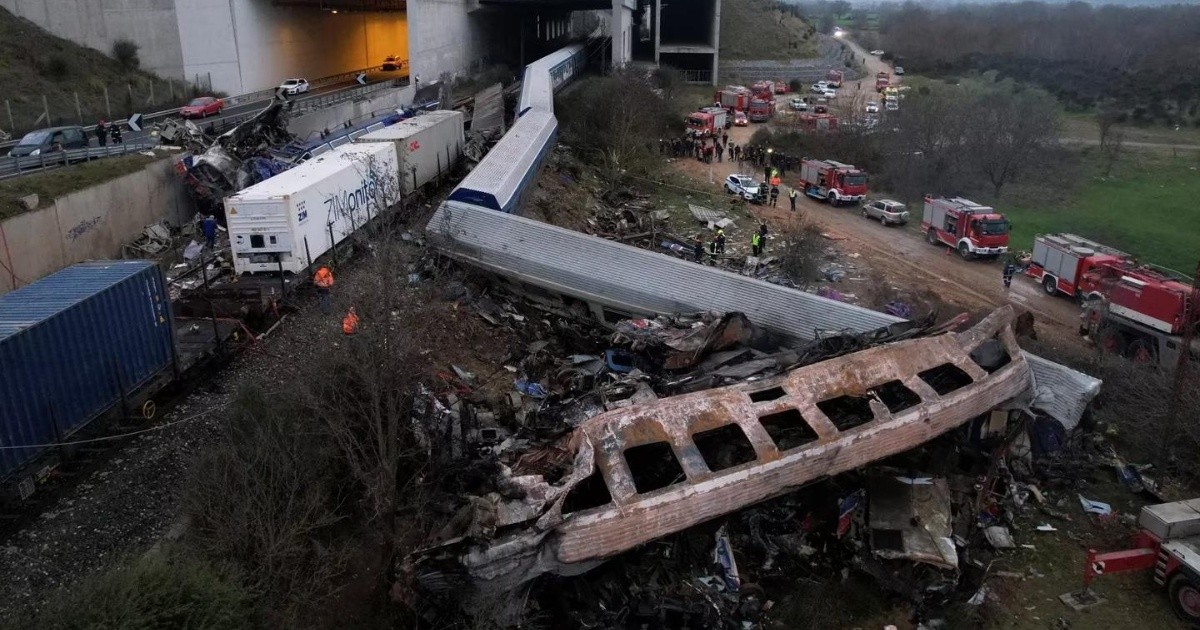 Tragedia en Grecia choque entre dos trenes deja 36 muertos y más de