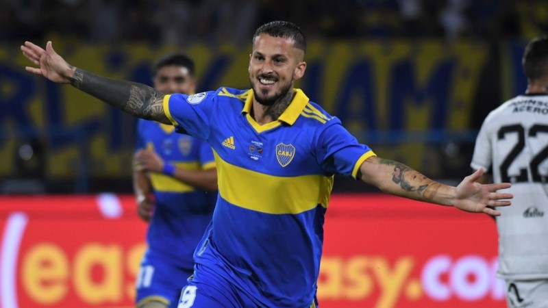 El Pipa volvió con todo y se llevó la pelota.