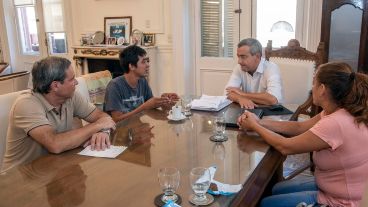 "Pasan, tiran, amenazan y nadie los persigue", criticó Javkin.