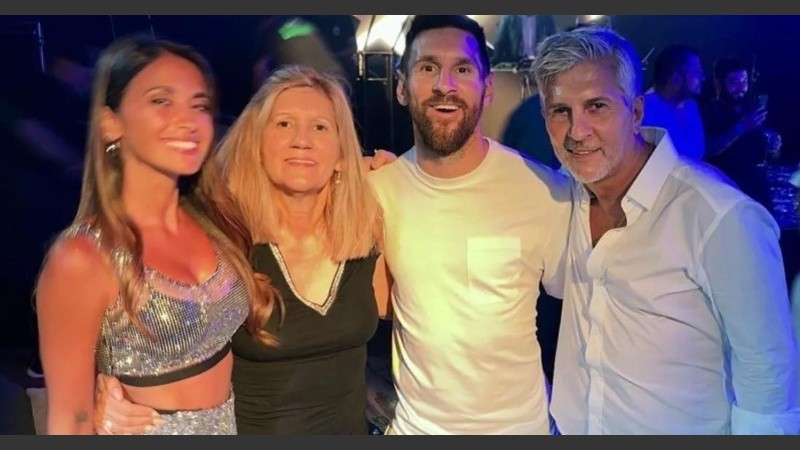 Los Messi, durante la fiesta de los campeones del mundo en el casino.
