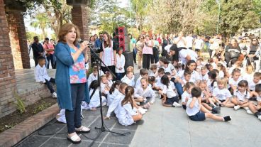 Cantero inauguró el nuevo año de clases escolares en Santa Fe.