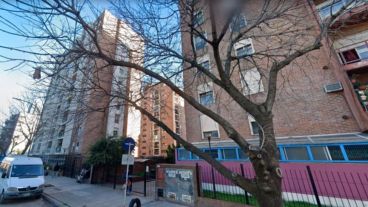 El personal de la Comisaría 4C de la Policía de la Ciudad no halló signos de violencia en el lugar, ni heridas de bala o de arma blanca en el cuerpo.