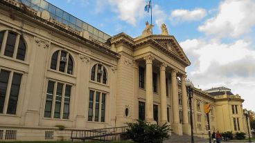 La facultad de Medicina de Rosario, junto al hospital del Centenario fueron destinatarios del aporte.