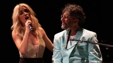  "Lali campeona del amor", escribió Fito.