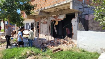 Tras el crimen de Maximo, vecinos protagonizaron una pueblada contra los vendedores de droga del barrio.