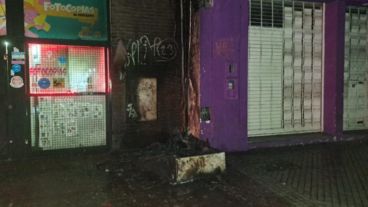 Los restos de la cámara de telefonía tras la explosión.