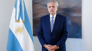 Mediante un mensaje grabado, Fernández anunció el envío de asistencia a Rosario.