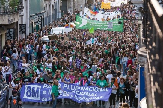 Las mujeres se movilizan por sus derechos en todo el mundo – Radio Estación